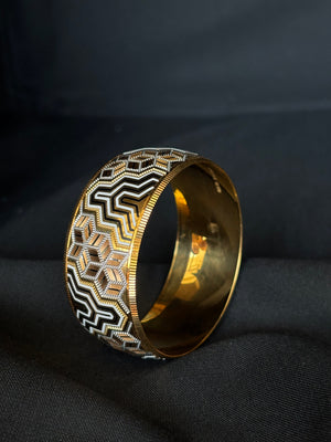 22K Gold Bangle with Geometric Two-Tone Design 22K Gold Bangle with Geometric Two-Tone Design