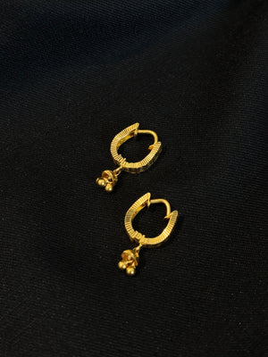 22K Gold Pendant and Stud Earrings Set 22K Gold Pendant and Stud Earrings Set