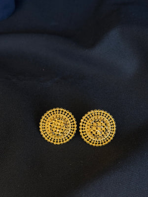 22K Gold Round Stud Earrings with Intricate Filigree Design 22K Gold Round Stud Earrings with Intricate Filigree Design