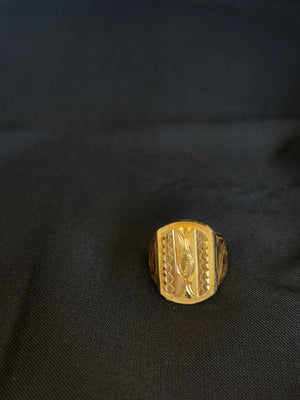 22K Gold Men's Signet Ring with Intricate Geometric Pattern - Classic & Distinguished 22K Gold Men's Signet Ring with Intricate Geometric Pattern - Classic & Distinguished