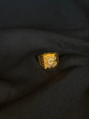 22K Gold Gents Ring with Distinctive Pattern. 22K Gold Gents Ring with Distinctive Pattern.