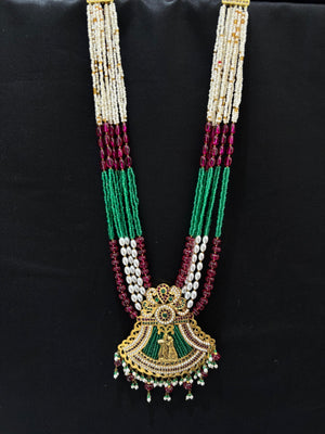 22ct Gold Jadau Inspired Necklace Set with Pearl & Stone Embellishments 22ct Gold Jadau Inspired Necklace Set with Pearl & Stone Embellishments