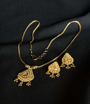 22K Gold Necklace and Earrings Set with Dangling Details 22K Gold Necklace and Earrings Set with Dangling Details