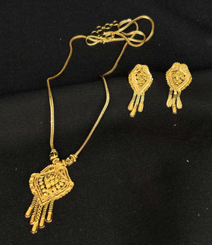 22K Gold Necklace and Earrings Set with Flowing Details 22K Gold Necklace and Earrings Set with Flowing Details