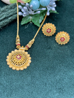22K Gold Necklace and Earrings Set with Floral Design 22K Gold Necklace and Earrings Set with Floral Design