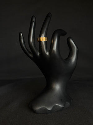 22K Gold Ladies Ring with Grooved Band. 22K Gold Ladies Ring with Grooved Band.