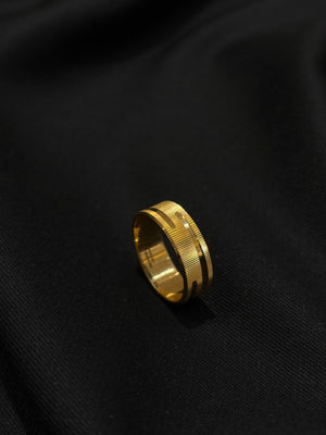 22K Gold Ladies Ring with Textured Band. 22K Gold Ladies Ring with Textured Band.