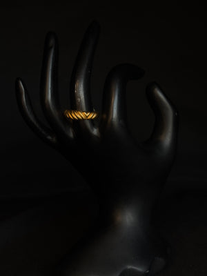 22K Gold Ladies Ring with Twisted Band Design. 22K Gold Ladies Ring with Twisted Band Design.