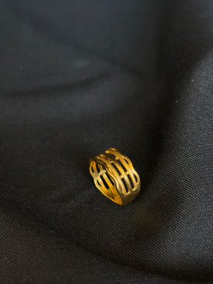22K Gold Ladies Ring with Openwork Band Design. 22K Gold Ladies Ring with Openwork Band Design.