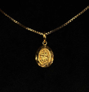 22K Gold Oval Lakshmi Mata Pendant (Without Chain) 22K Gold Oval Lakshmi Mata Pendant (Without Chain)