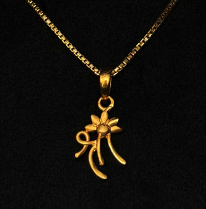 22K Gold Floral Pendant – Elegant Lightweight Design for Daily Wear 22K Gold Floral Pendant – Elegant Lightweight Design for Daily Wear