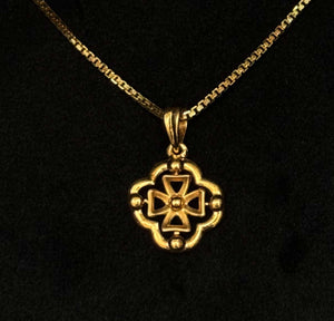 22K Gold Quatrefoil Cross Pendant (Without Chain) 22K Gold Quatrefoil Cross Pendant (Without Chain)