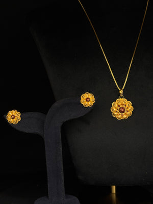 22K Gold Flower Pendant and Earrings Set 22K Gold Flower Pendant and Earrings Set