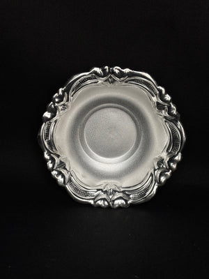 925 sterling silver Bowl with intricate floral border detailing 925 sterling silver Bowl with intricate floral border detailing