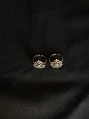 92.5 Sterling Silver Leaf Design Toe Rings with Stone Accent - Adjustable Band 92.5 Sterling Silver Leaf Design Toe Rings with Stone Accent - Adjustable Band