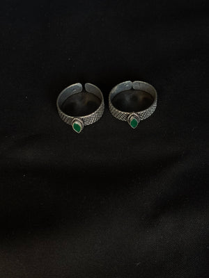 92.5 Sterling Silver Braided Thumb Toe Ring with Green Stone Accent - Adjustable 92.5 Sterling Silver Braided Thumb Toe Ring with Green Stone Accent - Adjustable