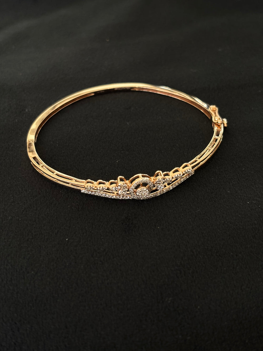 14K Gold Diamond Bangle , IGI Certified 0.41 ct Diamonds, 8.518g Net Gold