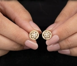 जटिल 14kt गोल्ड राउंड लैटिस डायमंड स्टड | IGI प्रमाणित, कुल वज़न: 4.13, शुद्ध वज़न: 3.844, डायमंड. वज़न 1.43