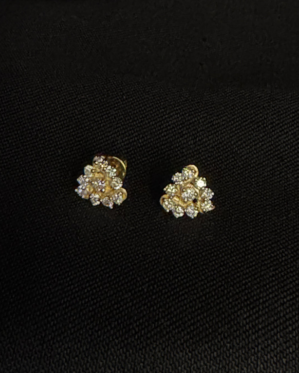 14kt Gold Twisted Infinity Diamond Earrings | IGI Certified, Gross Wt: 0.89, Net Wt: 0.82, Diamond. Wt 0.35