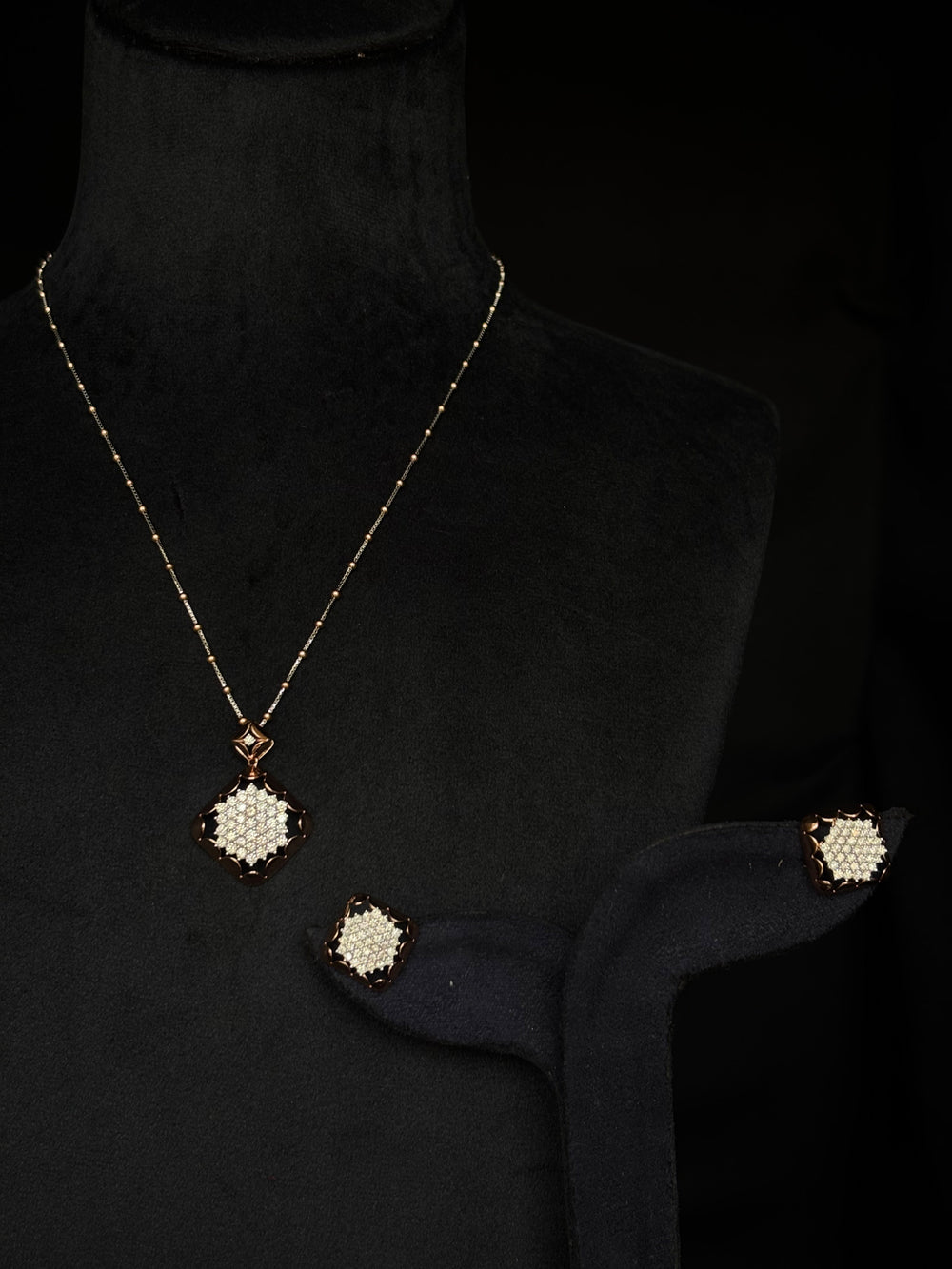 14K Gold Diamond Pendant Set with Hexagonal Design – IGI Certified 2.1 ct Diamonds, 7.34g Net Gold(Without Chain)