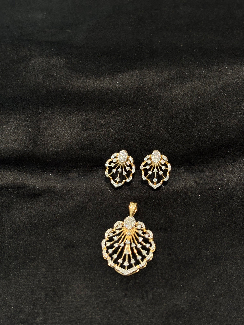 14KT Gold Diamond Pendant Set with Fan-Inspired Design  IGI Certified 0.81 ct Diamonds, 4.728g Net Gold(Without Chain)