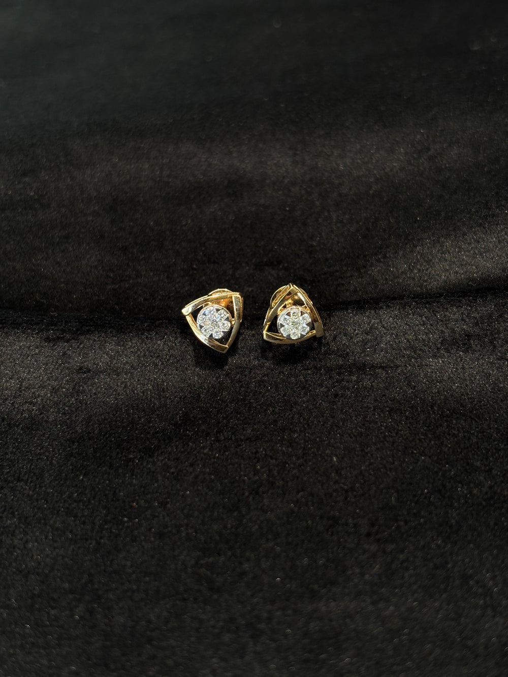 14K Gold Diamond Pendant Set with Modern Triangular Design – IGI Certified 0.35 ct Diamonds, 2.68g Net Gold(Without Chain)