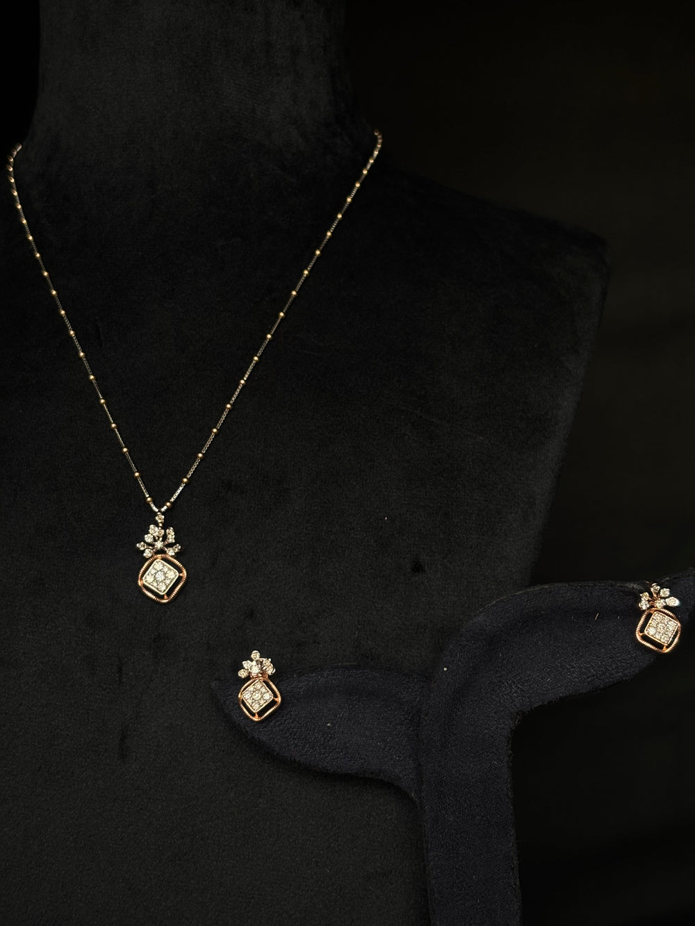 14K Gold Diamond Pendant Set with Geometric Charm – IGI Certified 1.04 ct Diamonds, 4.412g Net Gold(Without Chain)