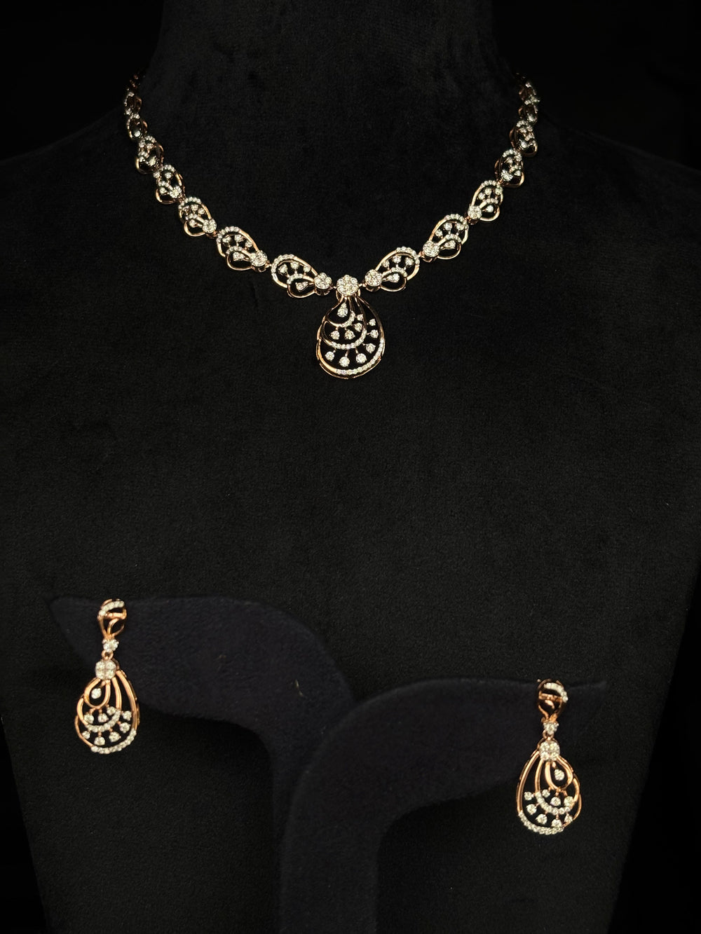 14K Gold Diamond Necklace & Earring Set with Intricate Teardrop Design – IGI Certified 2.7 ct Diamonds, 18.54g Net Gold