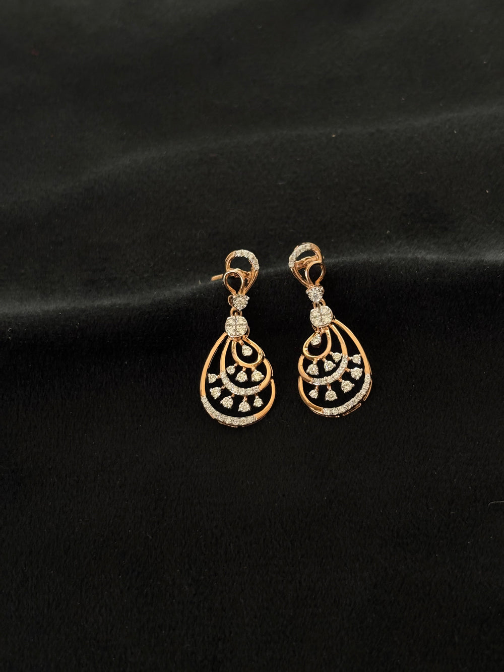 14K Gold Diamond Necklace & Earring Set with Intricate Teardrop Design – IGI Certified 2.7 ct Diamonds, 18.54g Net Gold
