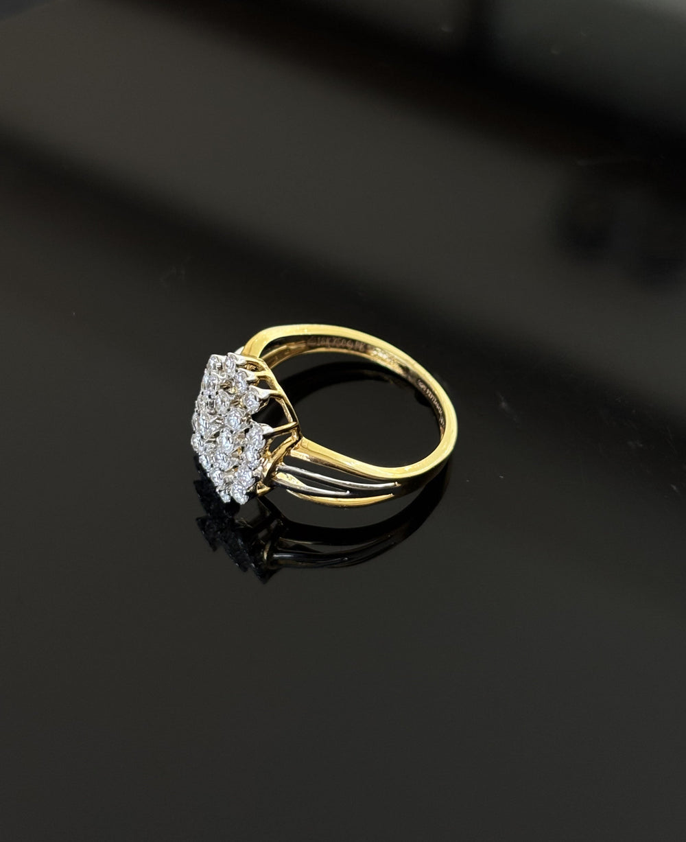18K Gold Diamond Cluster Ring with IGI Certified 0.73 ct Diamonds, 2.844g Net Gold