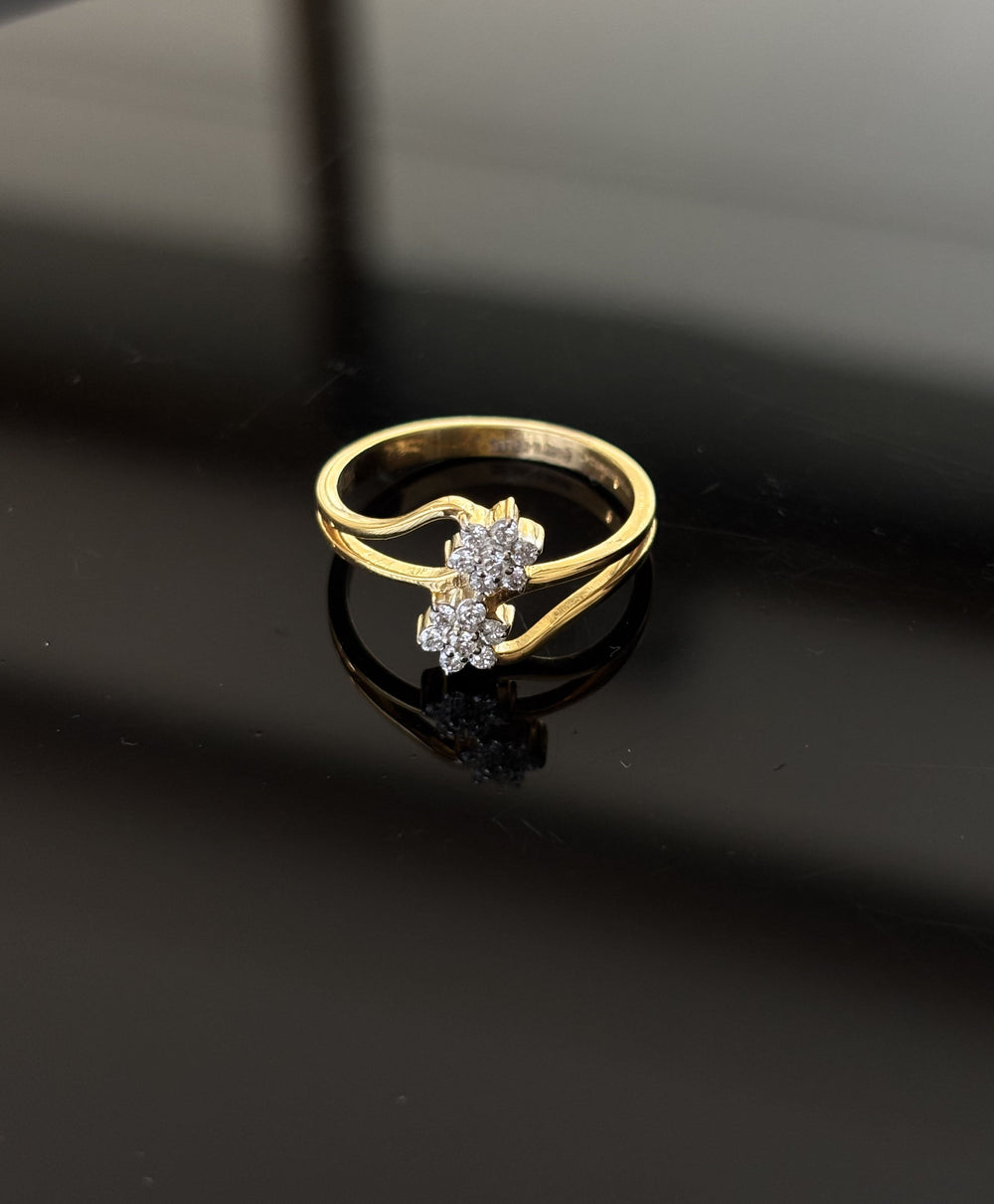 18K Gold Diamond Cluster Ring with IGI Certified 0.22 ct Diamonds, 2.956g Net Gold