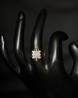 18K Gold Diamond Cluster Ring with IGI Certified 0.58 ct Diamonds, 2.974g Net Gold