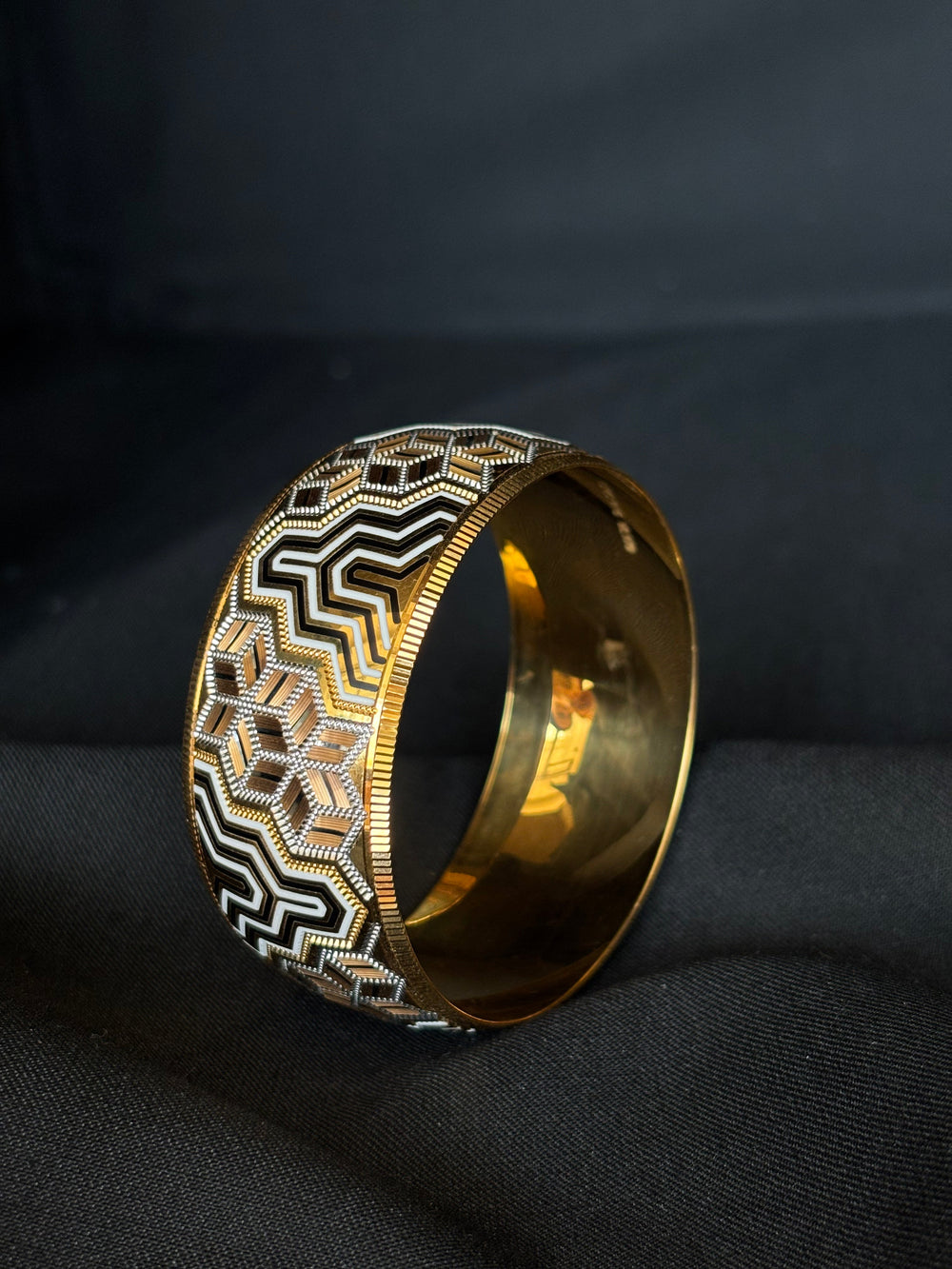 22K Gold Bangle with Geometric Two-Tone Design