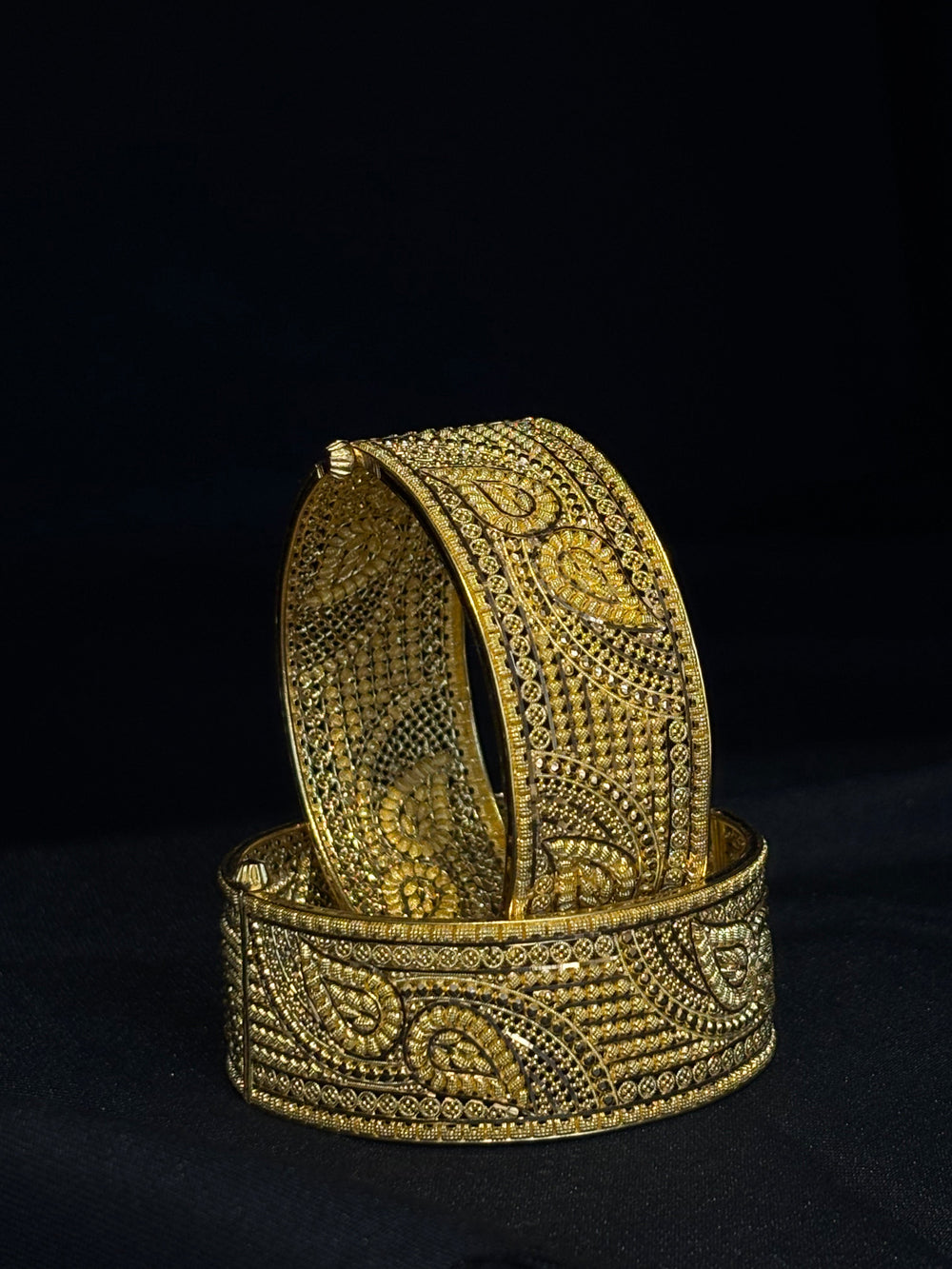22K Gold Bangles with Classic Design.