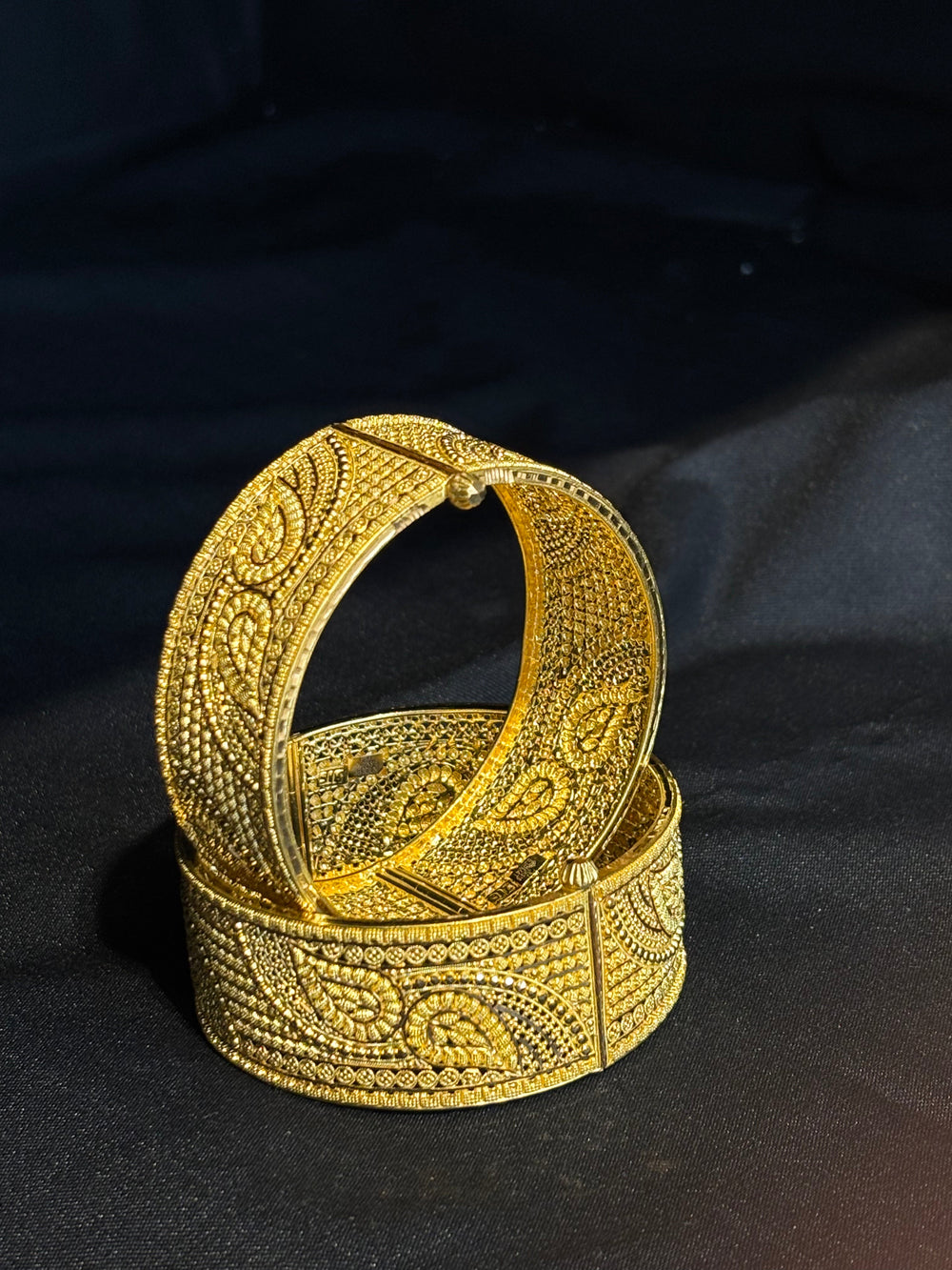 22K Gold Bangles with Classic Design.