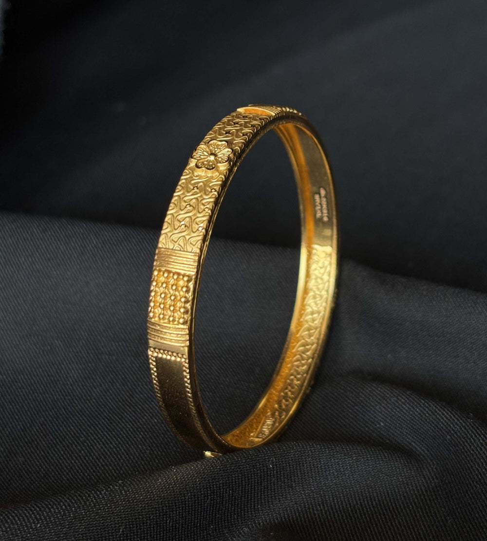 22K Gold Textured Bangle Set with Intricate Pattern