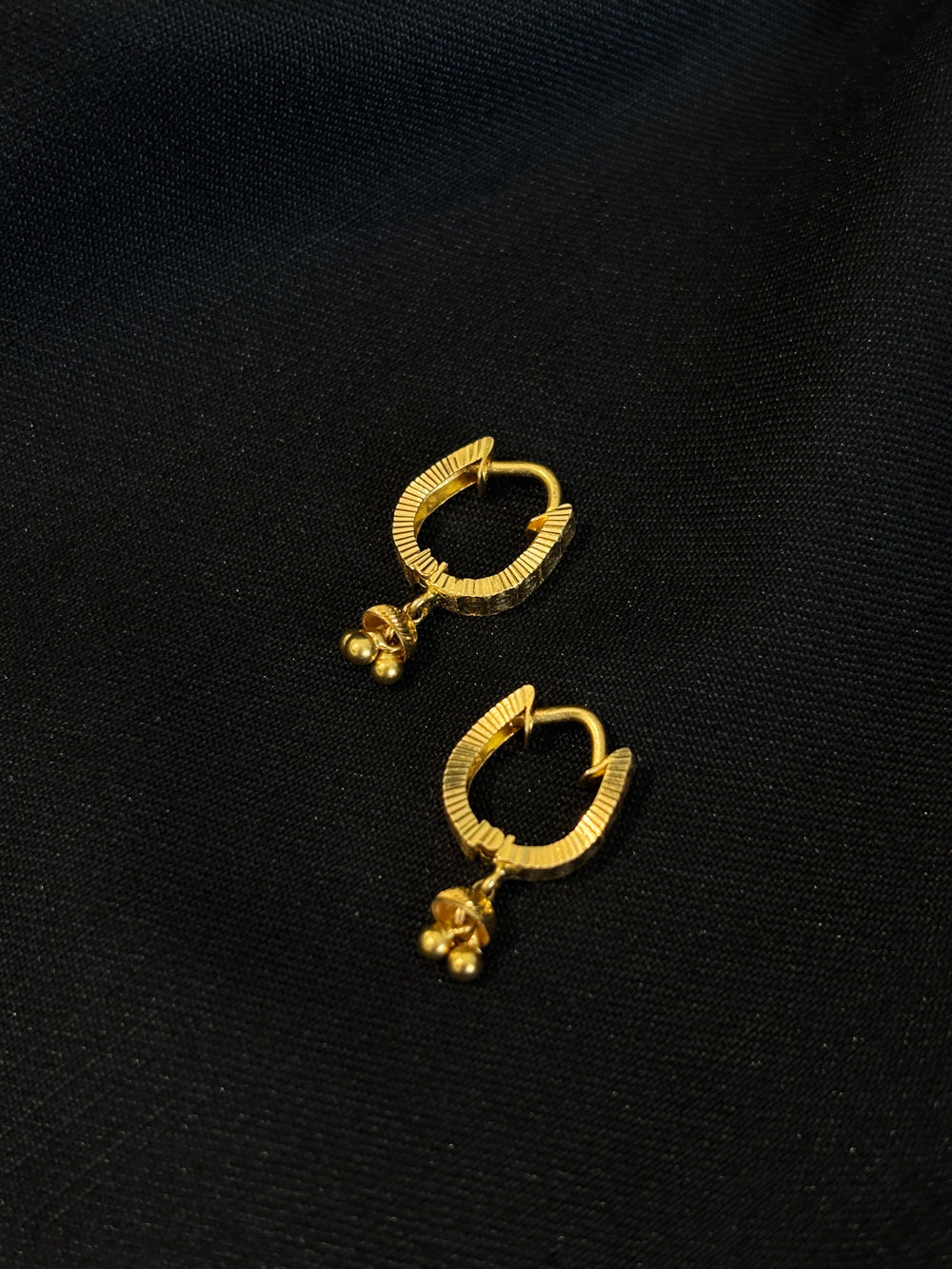 22K Gold Pendant and Stud Earrings Set