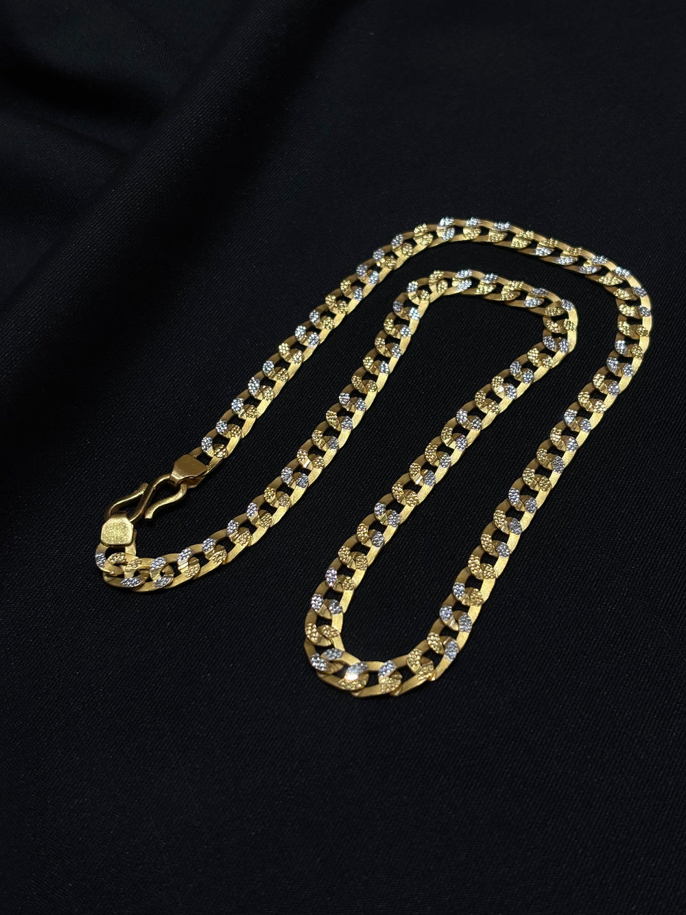 22KT Gold Diamond-Cut Cuban Link Chain Necklace - Bold & Luxurious