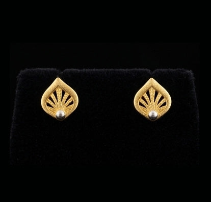 22K Yellow Gold Textured Leaf Stud Earrings | Nature-Inspired Gold Jewelry