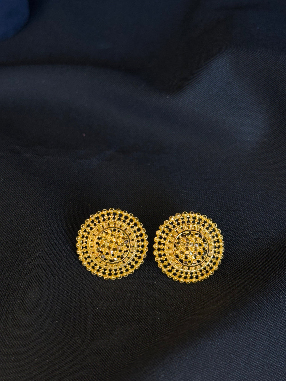 22K Gold Round Stud Earrings with Intricate Filigree Design