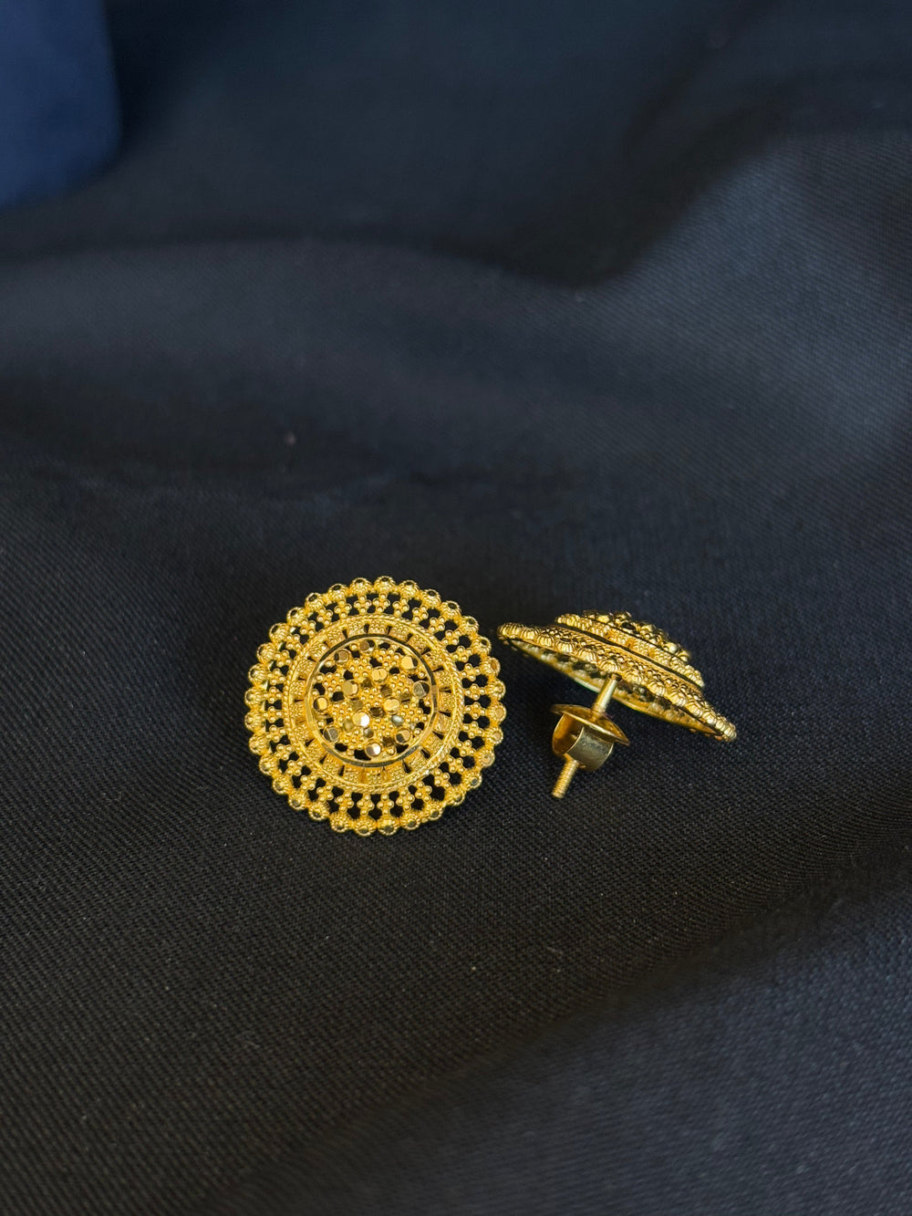 22K Gold Round Stud Earrings with Intricate Filigree Design
