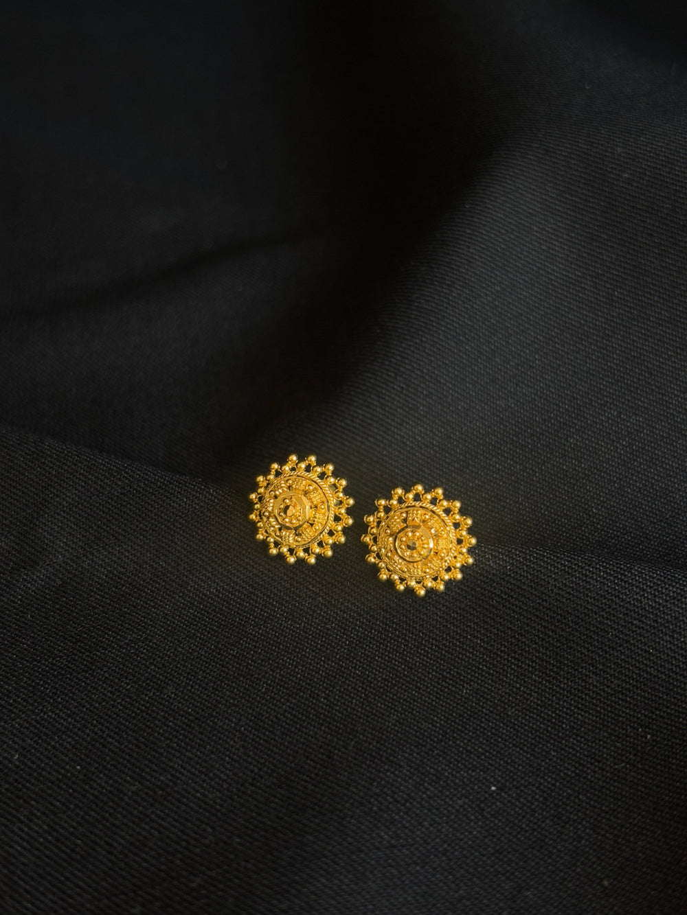 22K Gold Circular Stud Earrings with Detailed Design