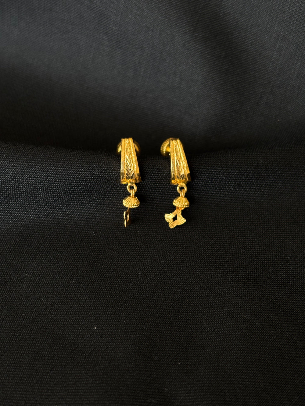 22K Gold with Textured Detail