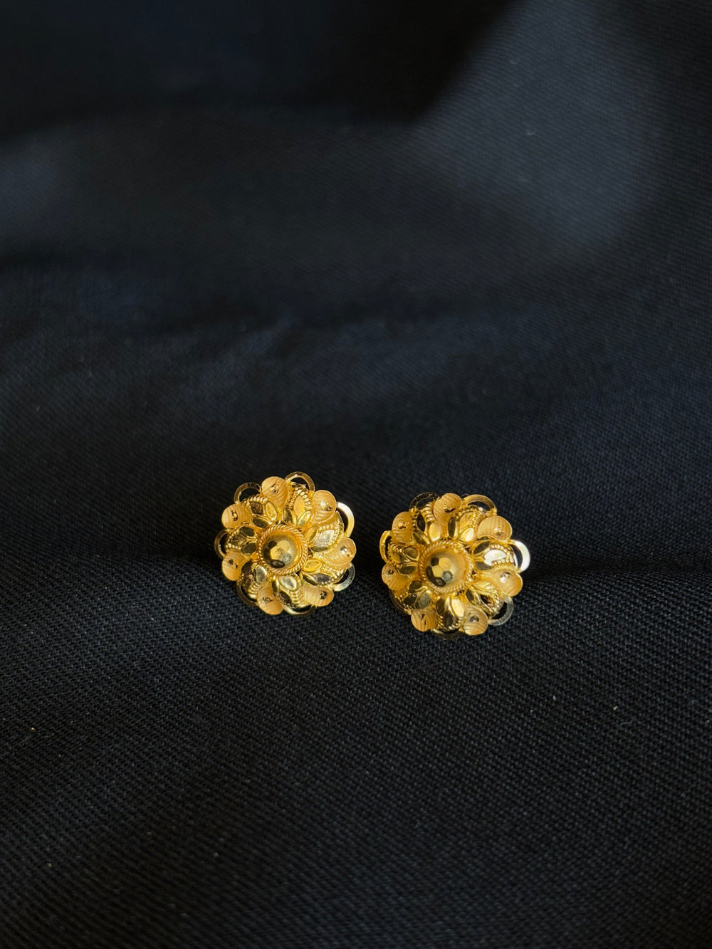 22K Gold Flower Stud Earrings - Elegant and Traditional