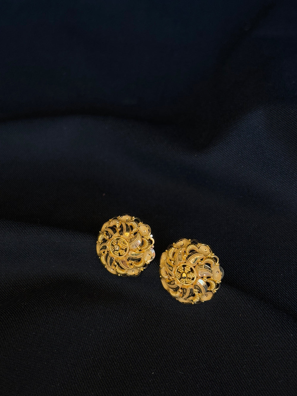 22K Gold Openwork Floral Stud Earrings.