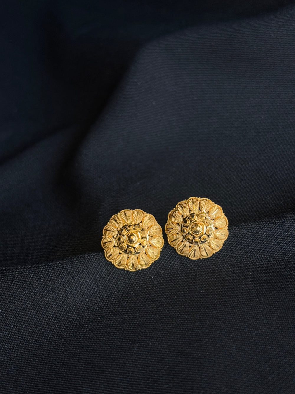 22K Gold Circular/Floral Stud Earrings with Detailed Design