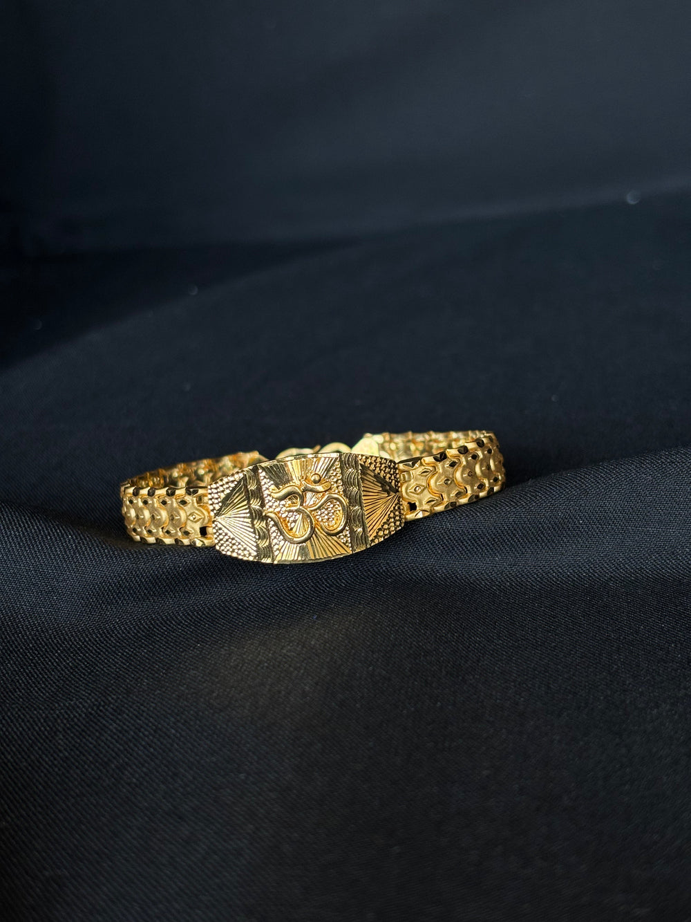 22K Gold Men's Bracelet with Om Symbol - Handcrafted Elegance