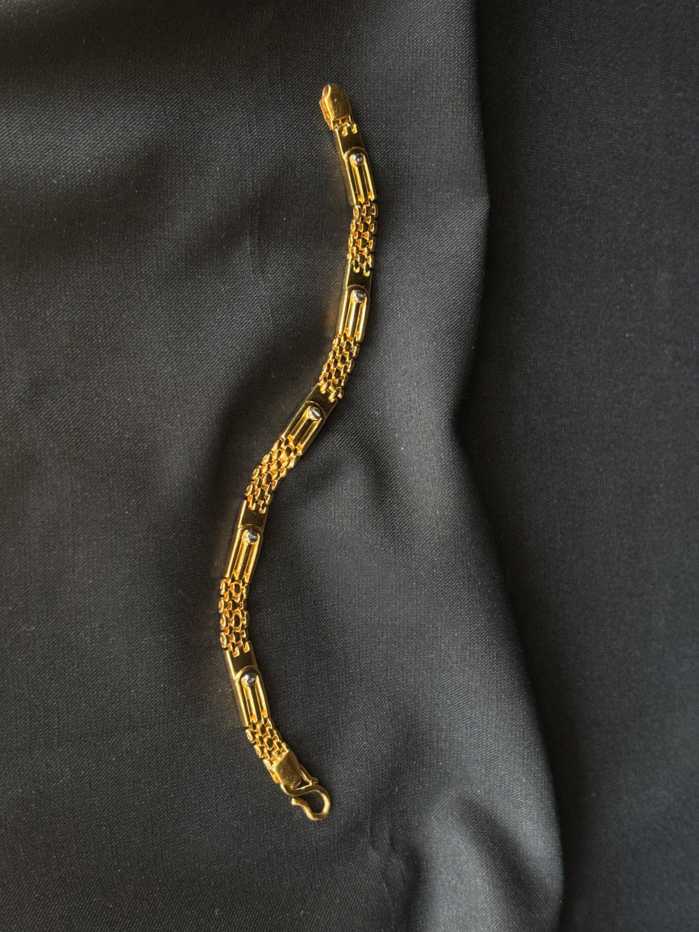 22K Gold Men's Bracelet with Subtle Stone Detail