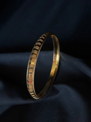 Classic 22K Gold Kada-Inspired Bangle with Etched Design