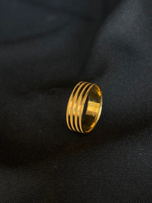 22K Gold Gents Ring with Modern Grooved Band Design.